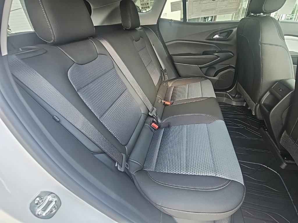 2025 Chevrolet Trax LT photo 17