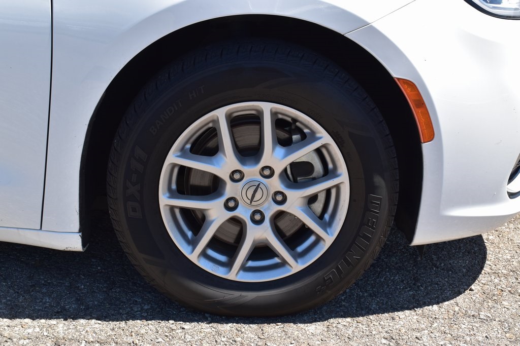 2023 Chrysler Pacifica Touring L photo 4