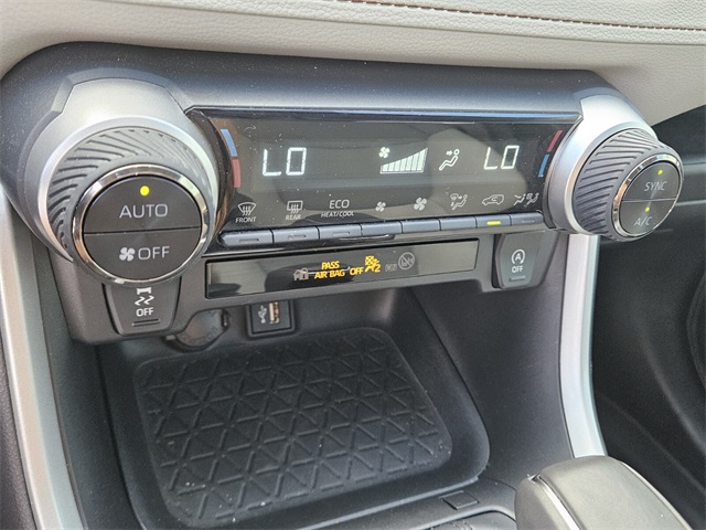 2024 Toyota RAV4 XLE Premium photo 15
