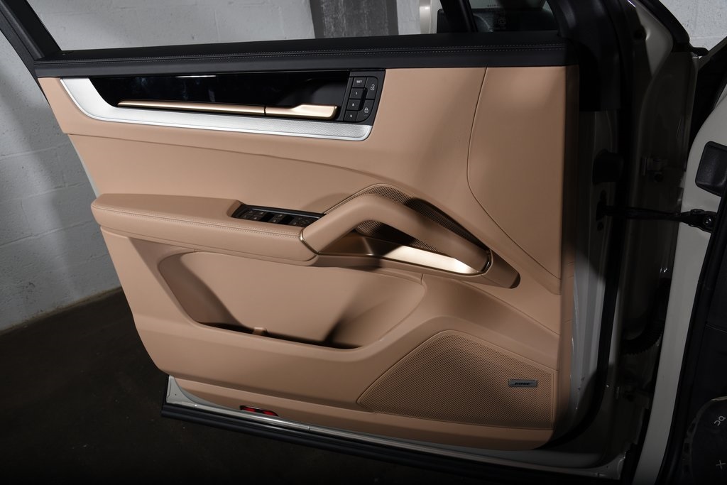2025 Porsche Cayenne photo 21