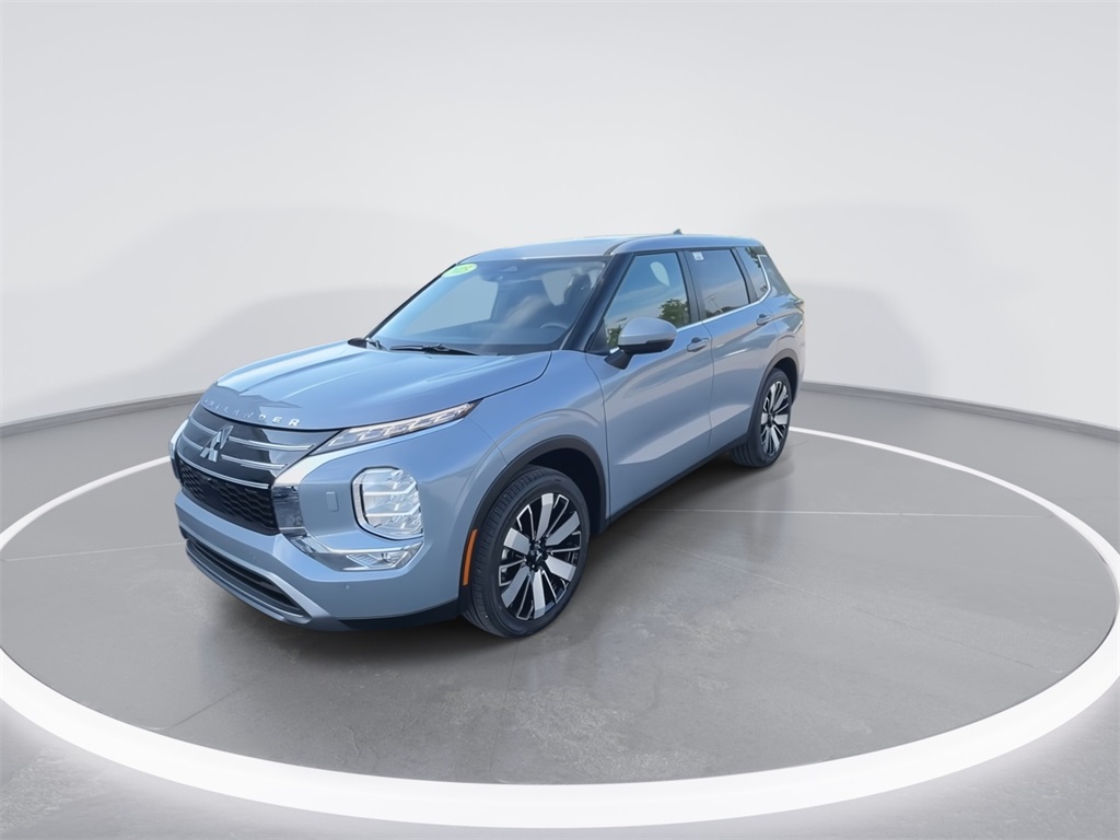 2025 Mitsubishi Outlander SE photo 4