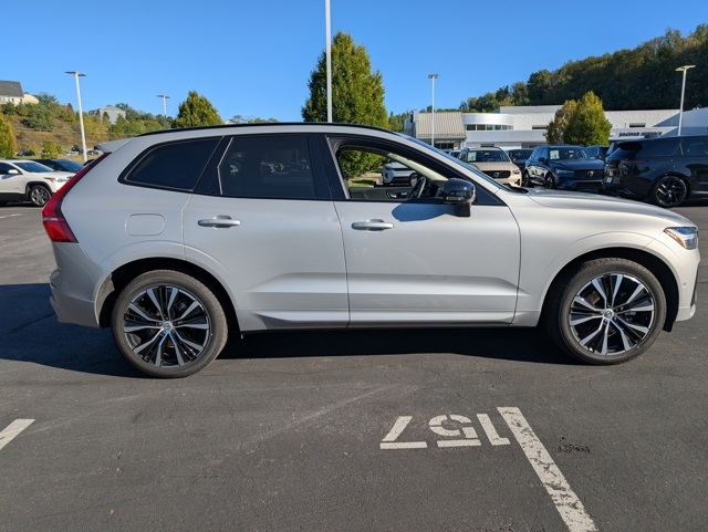 2025 Volvo XC60 B5 Plus photo 6