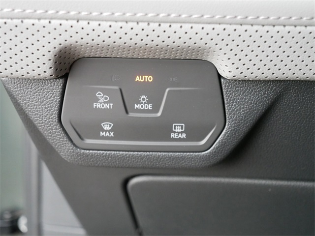 2024 Volkswagen Atlas Peak Edition SEL photo 24