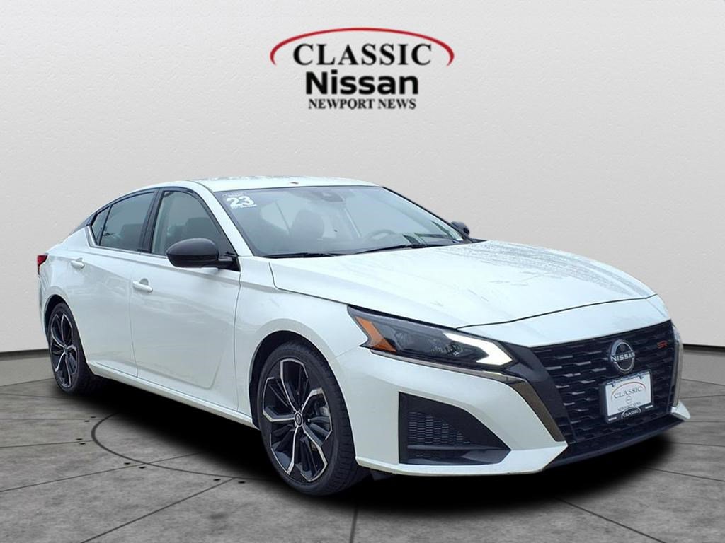2023 Nissan Altima SR's photo