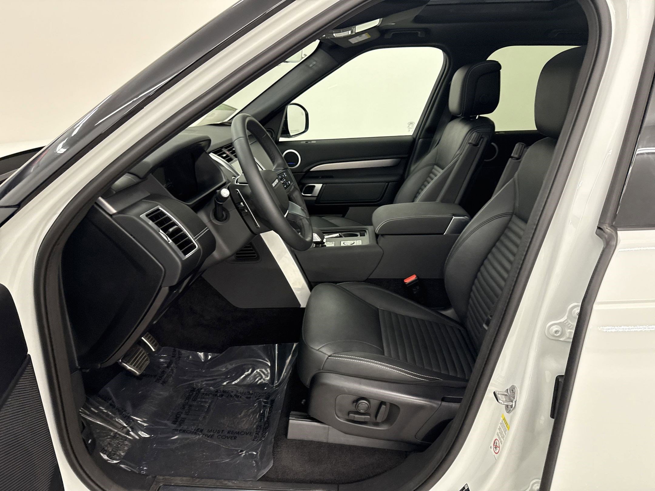 2024 Land Rover Discovery SE photo 4