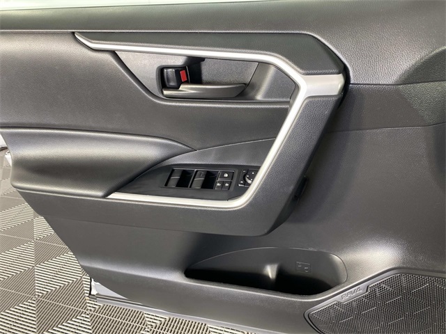 2024 Toyota RAV4 Hybrid LE photo 18