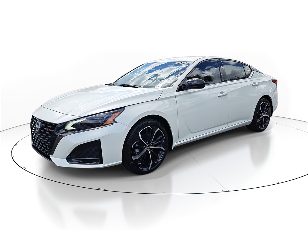 2025 Nissan Altima 2.5 SR photo 4