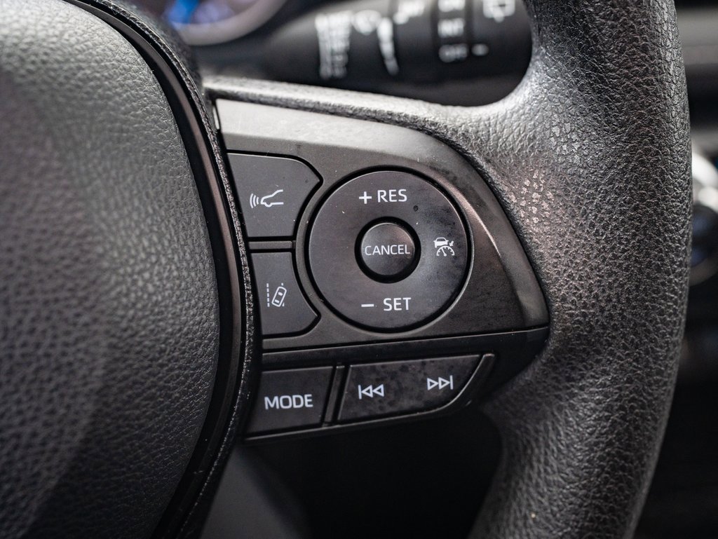 2021 Toyota RAV4 Hybrid XLE photo 26