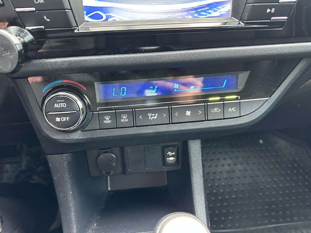 2016 Toyota Corolla Plus photo 15