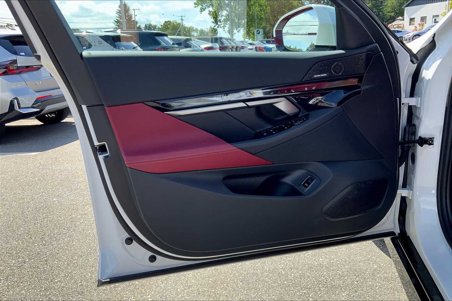 2026 Bmw 550e xDrive photo 10