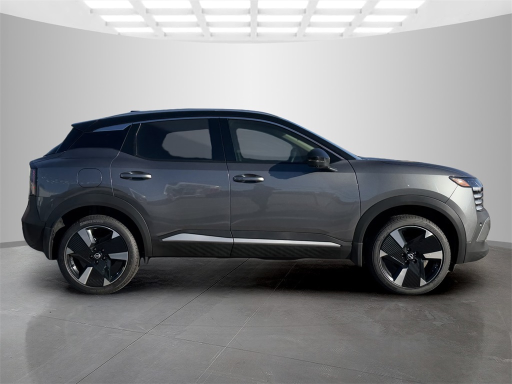 2025 Nissan Kicks SR photo 4