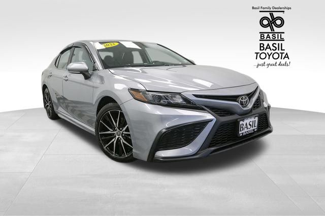 2022 Toyota Camry SE photo 2