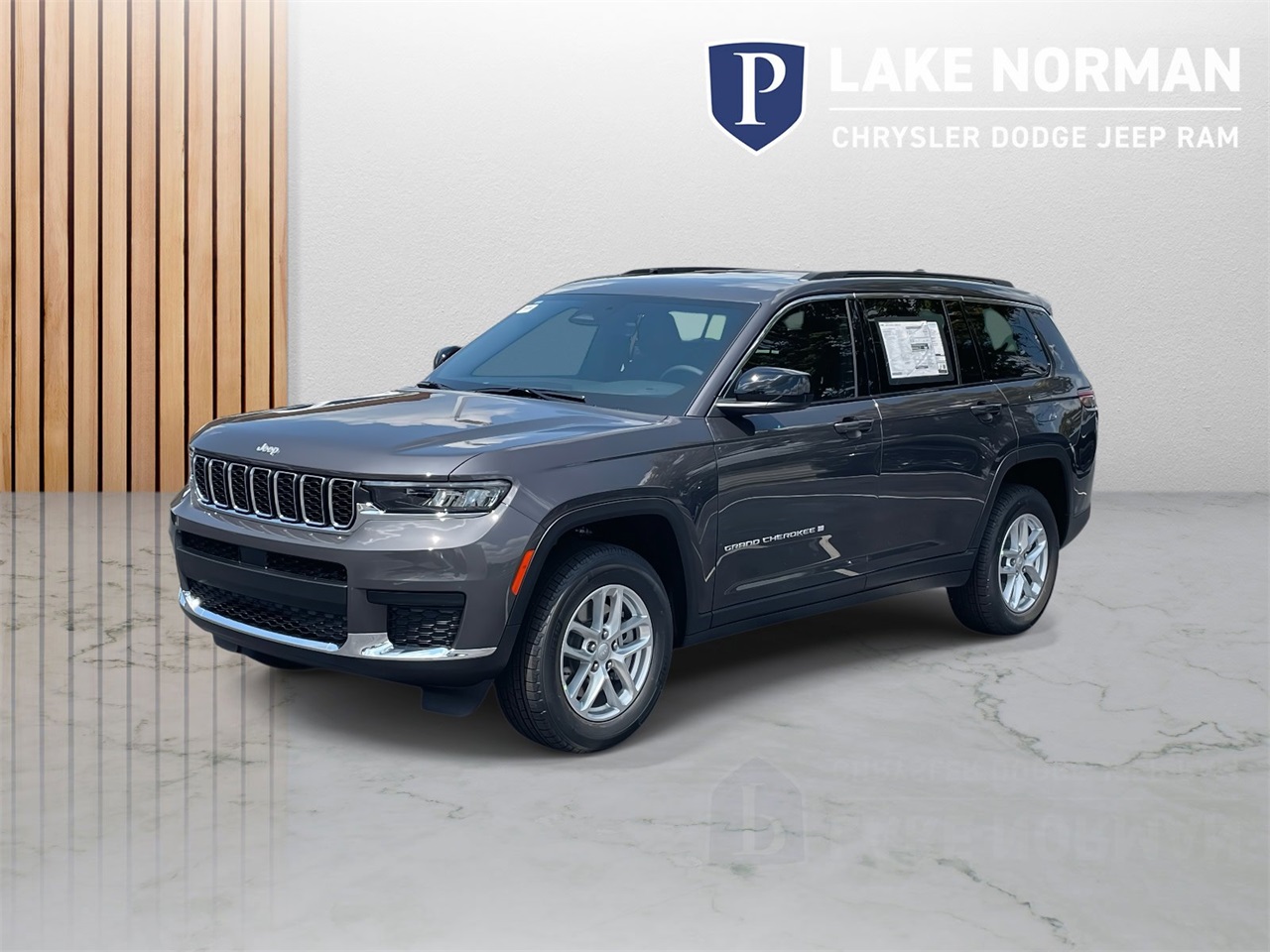 2025 Jeep Grand Cherokee Laredo photo 4