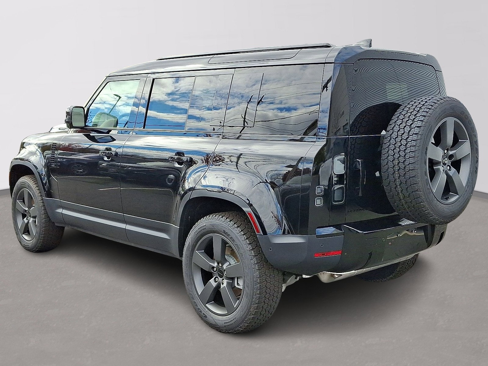 2026 Land Rover Defender S photo 3