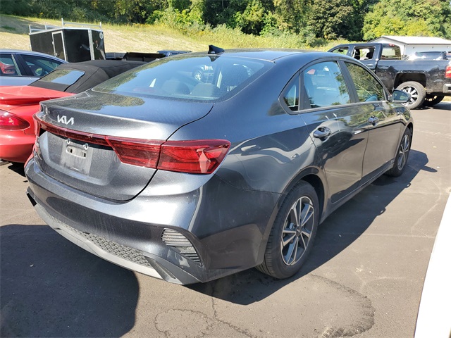 2023 Kia Forte LXS photo 2