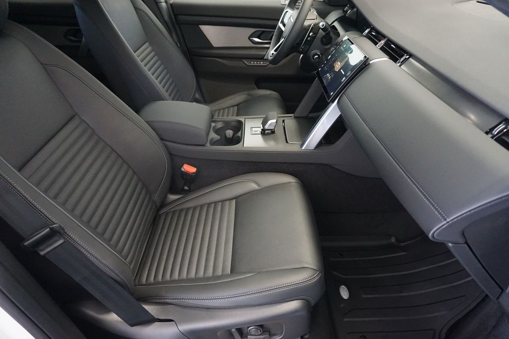 2025 Land Rover Discovery Sport SE photo 22