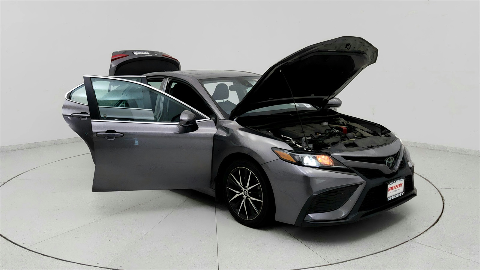 2022 Toyota Camry SE photo 9