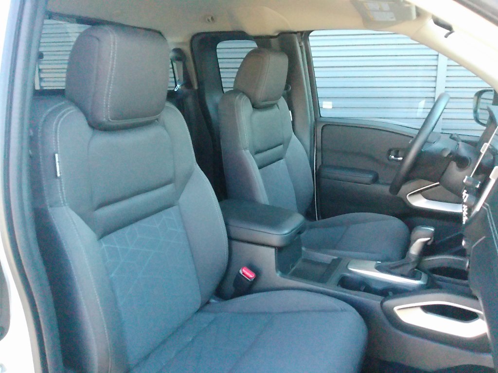 2025 Nissan Frontier SV photo 12