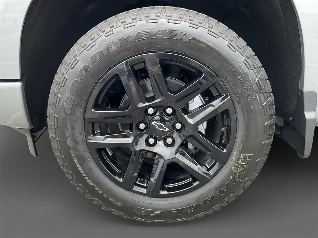 2025 Chevrolet Silverado 1500 Custom photo 13