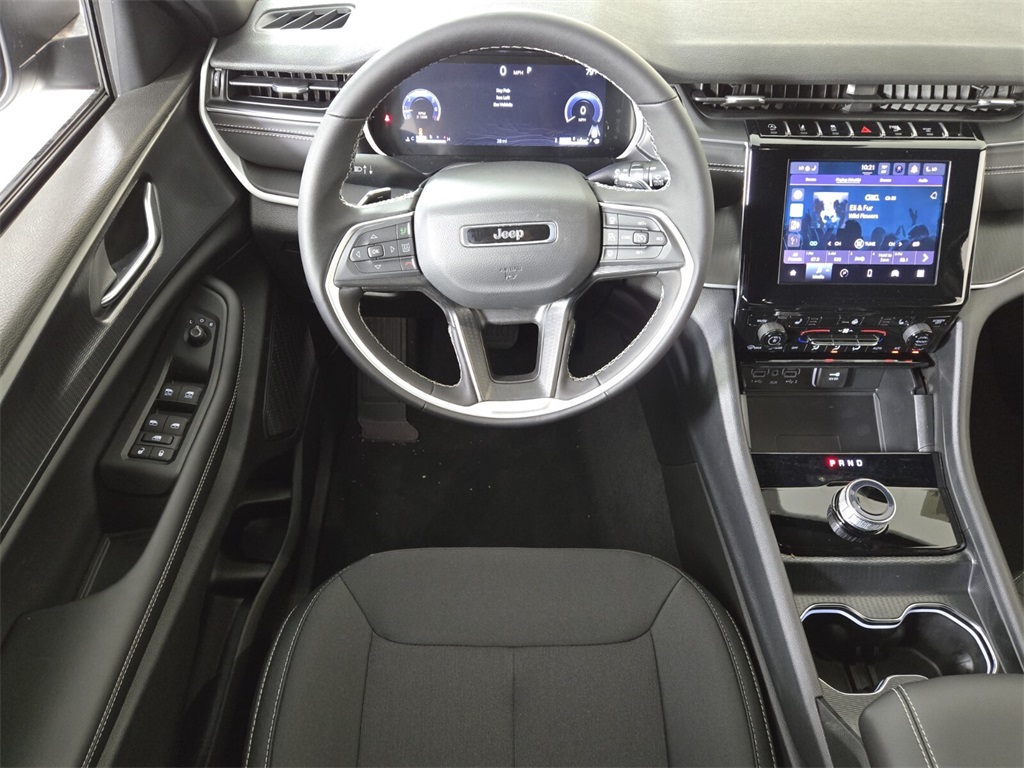 2025 Jeep Grand Cherokee Laredo photo 8