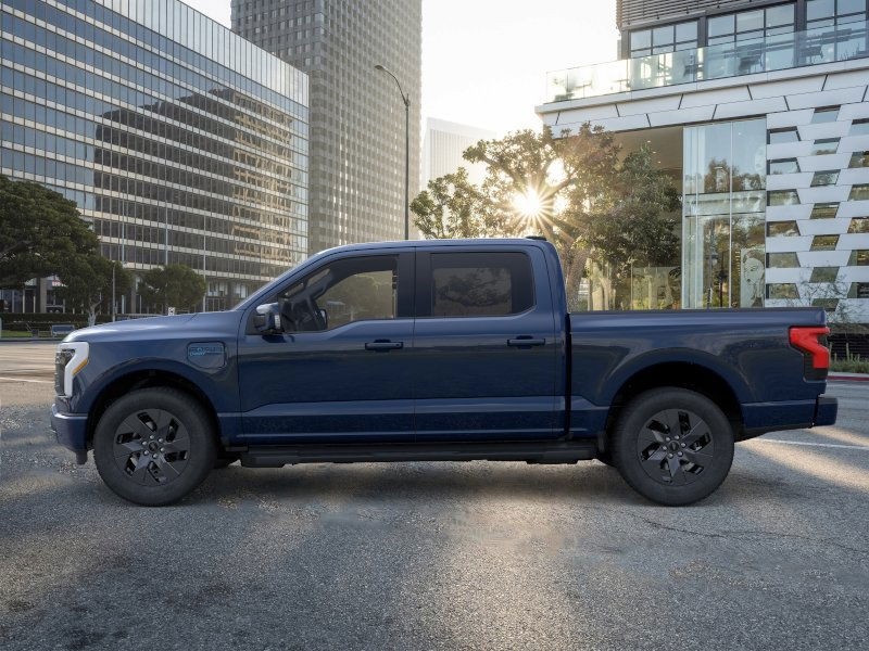 2025 Ford F-150 Lightning Lariat photo 2