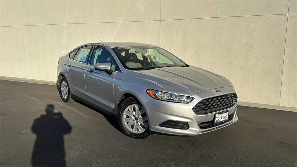 2014 Ford Fusion S's photo