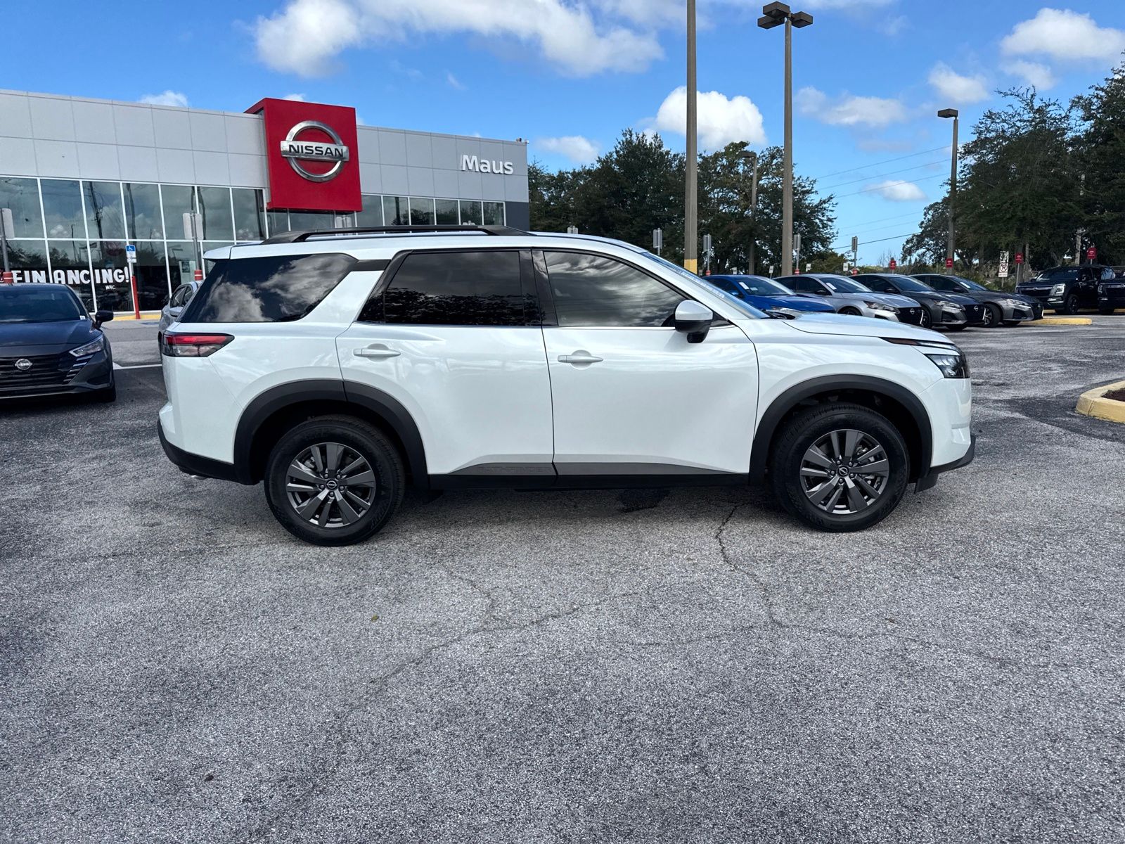 2025 Nissan Pathfinder SV photo 3