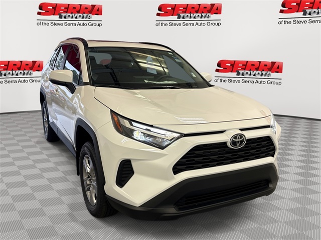 2025 Toyota RAV4 XLE's photo