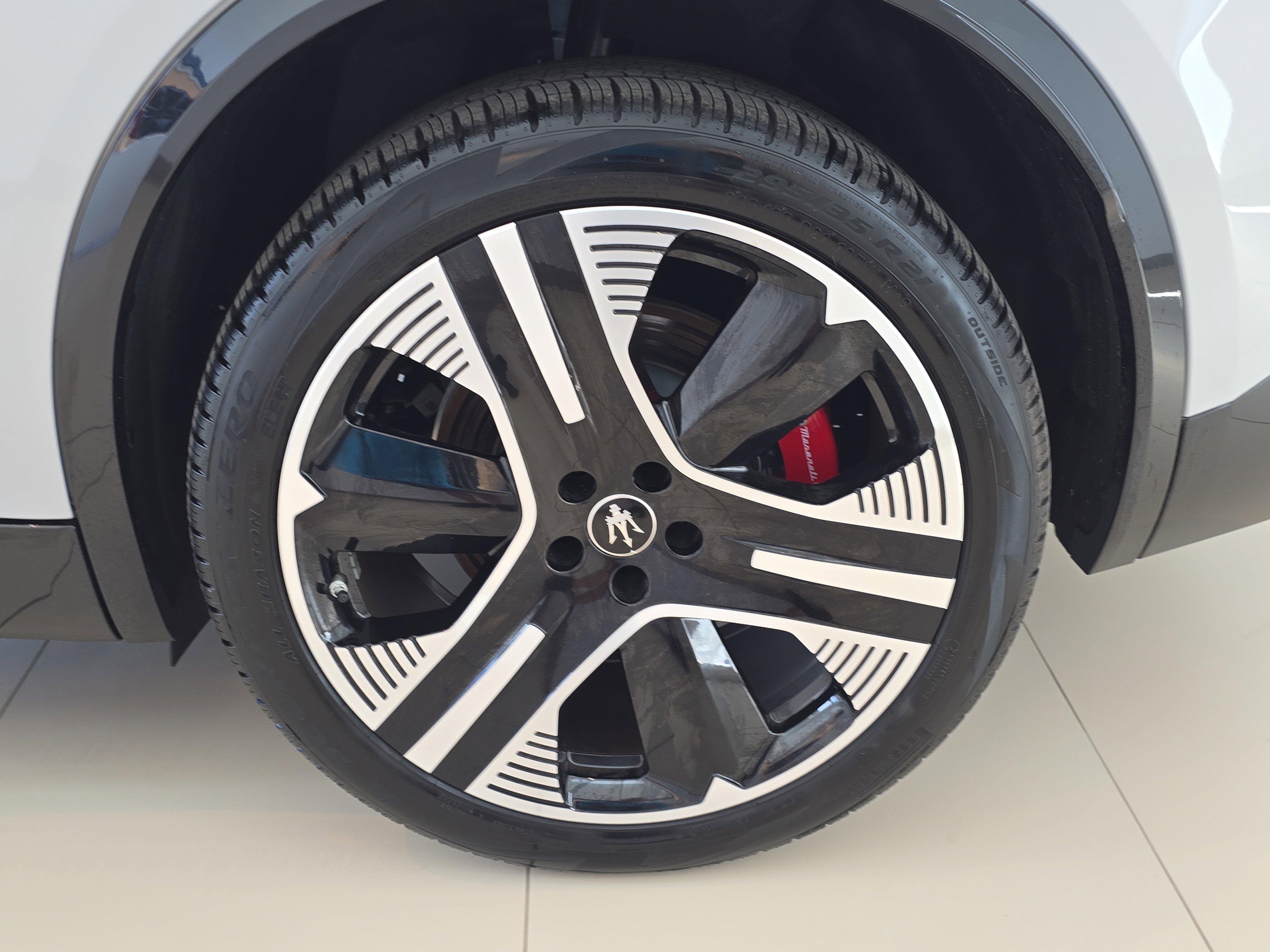 2025 Maserati Grecale photo 17