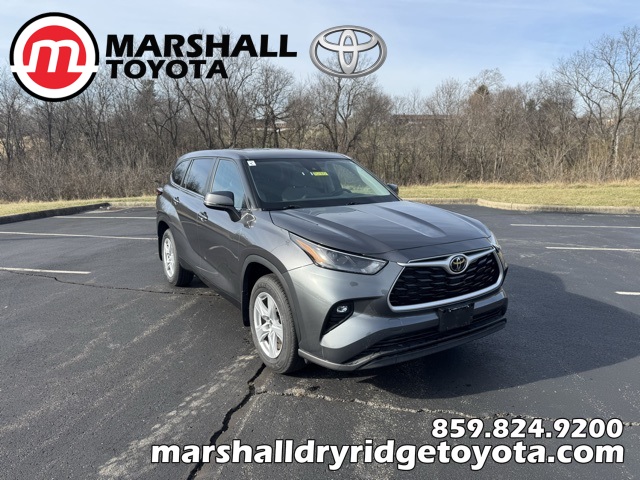 2024 Toyota Highlander LE's photo