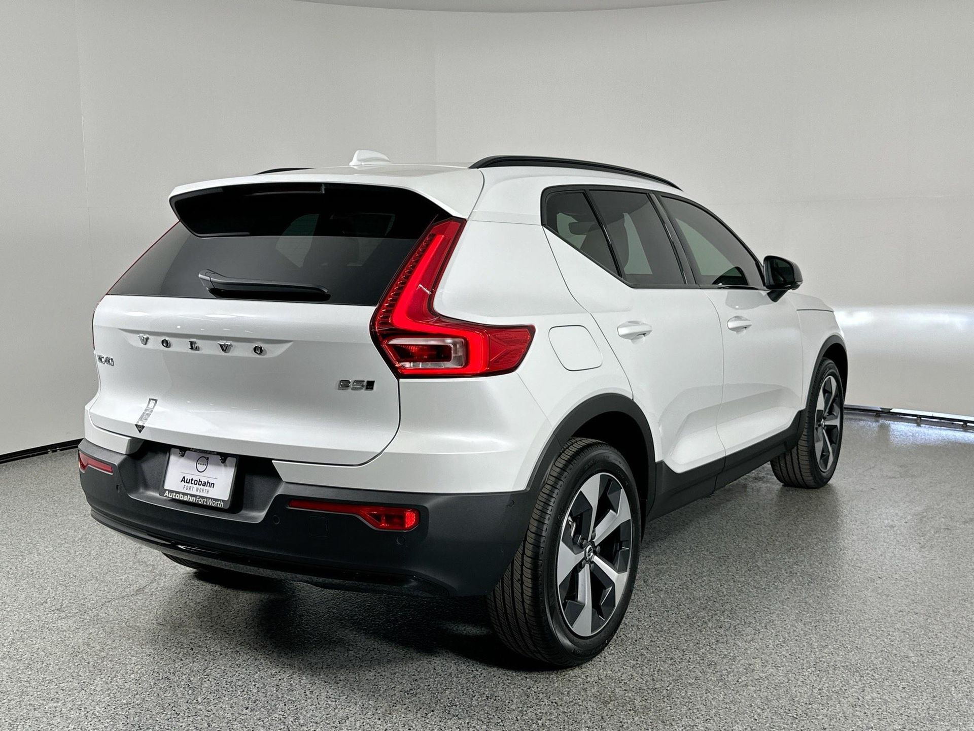 2025 Volvo XC40 AWD Plus photo 4