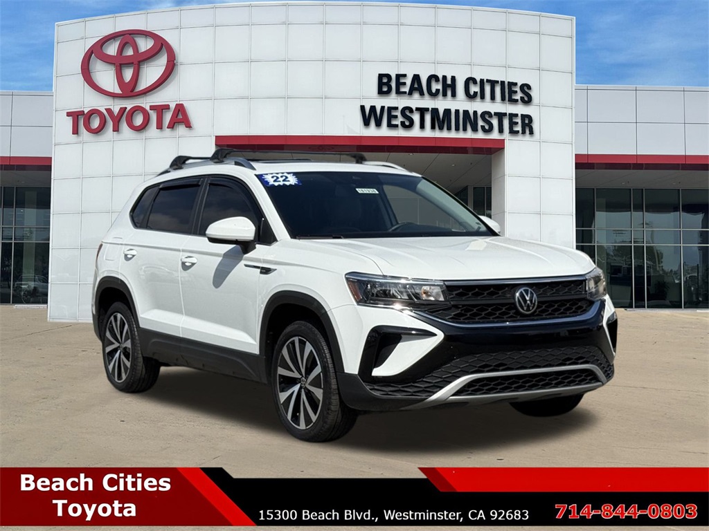 2022 Volkswagen Taos SE photo 2