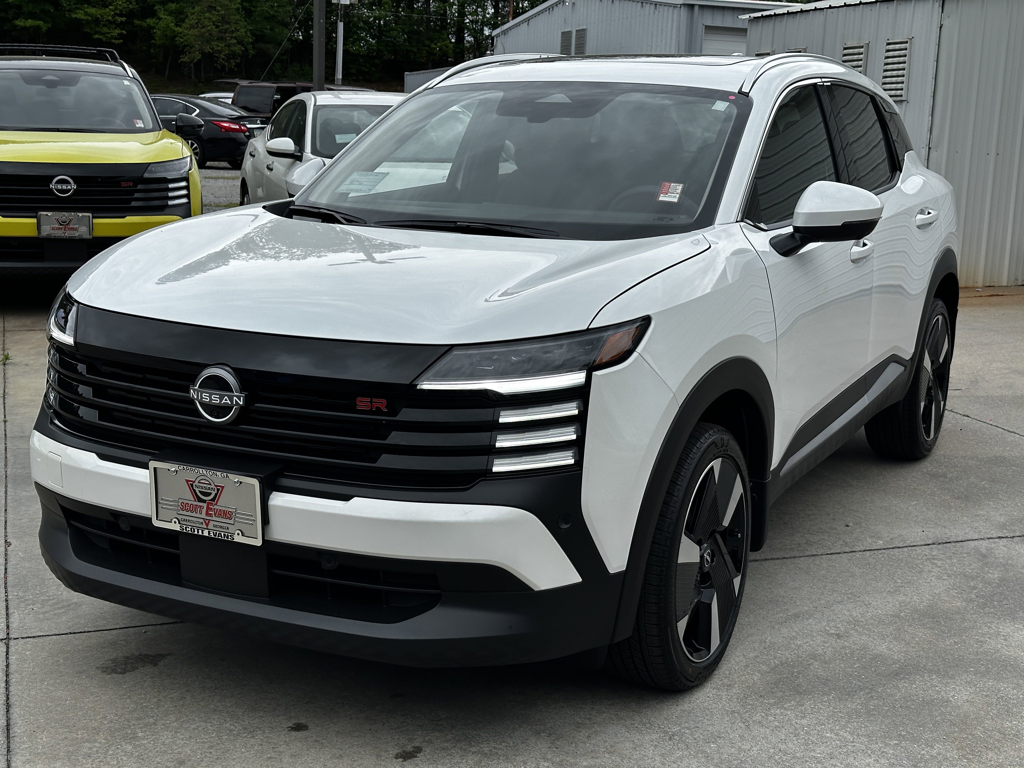 2025 Nissan Kicks SR photo 4