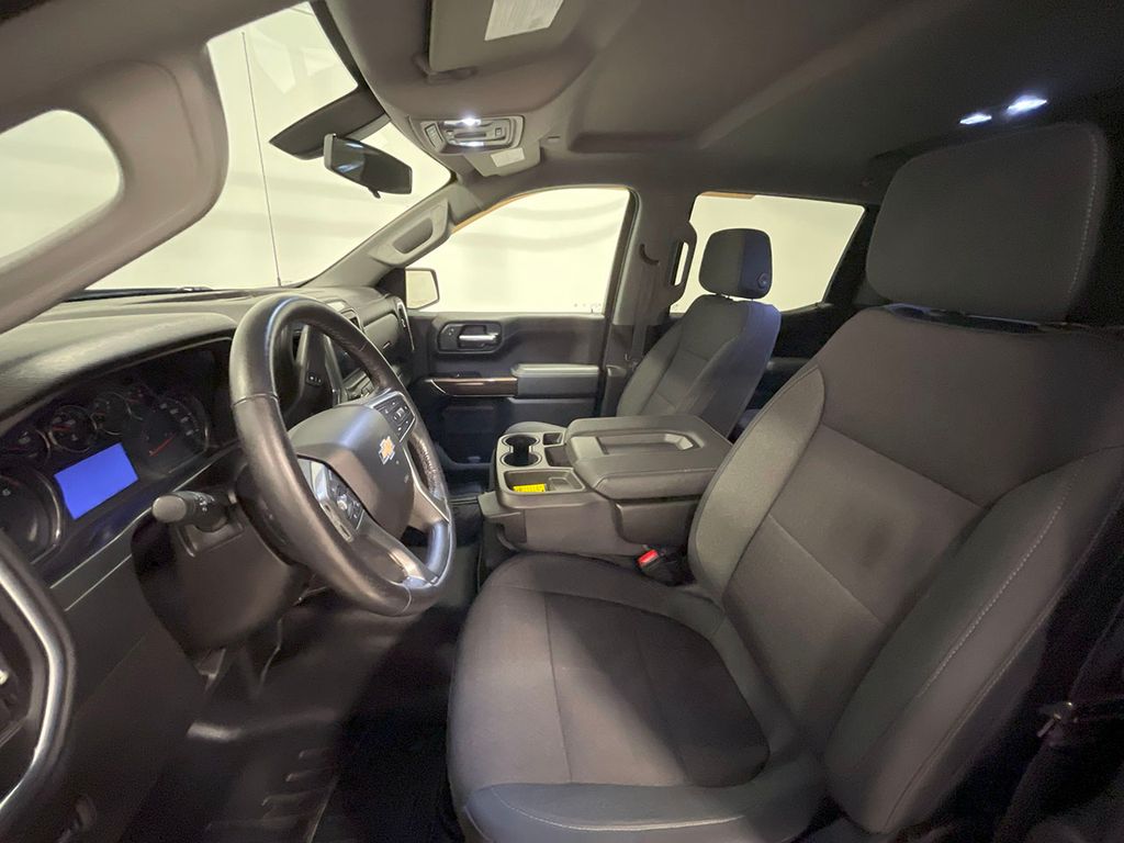 2019 Chevrolet Silverado 1500 LT photo 2
