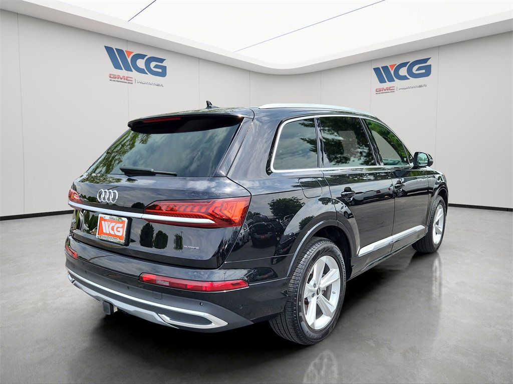 2022 Audi Q7 45 Premium Plus photo 2