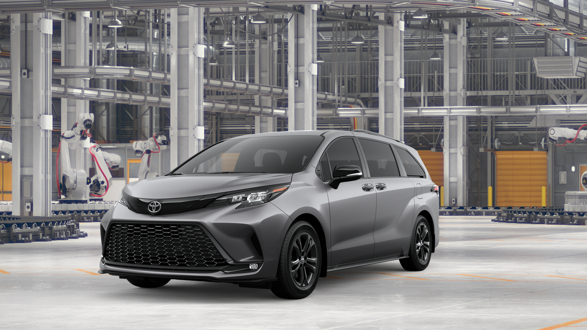 2026 Toyota Sienna XSE's photo
