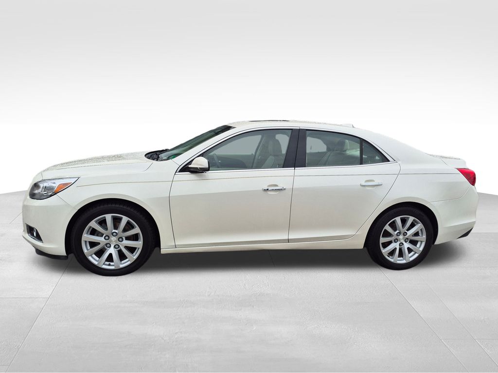 2013 Chevrolet Malibu LTZ photo 2