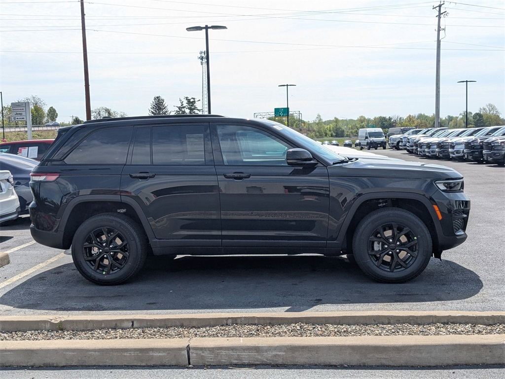 2025 Jeep Grand Cherokee Altitude X photo 2