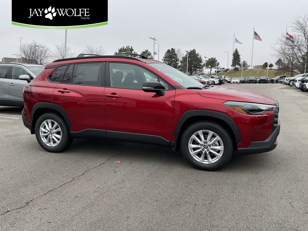 2026 Toyota Corolla Cross LE's photo