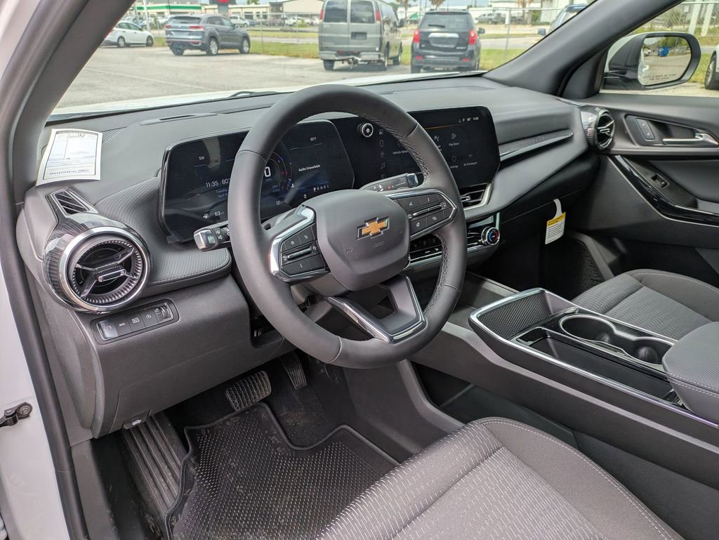 2025 Chevrolet Equinox LT photo 8