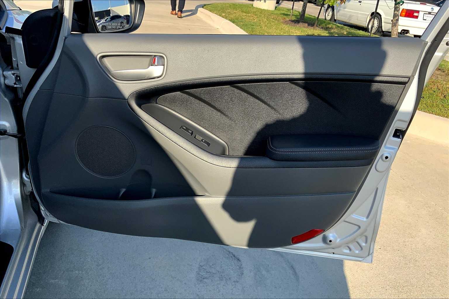 2017 Kia Forte LX Base photo 26