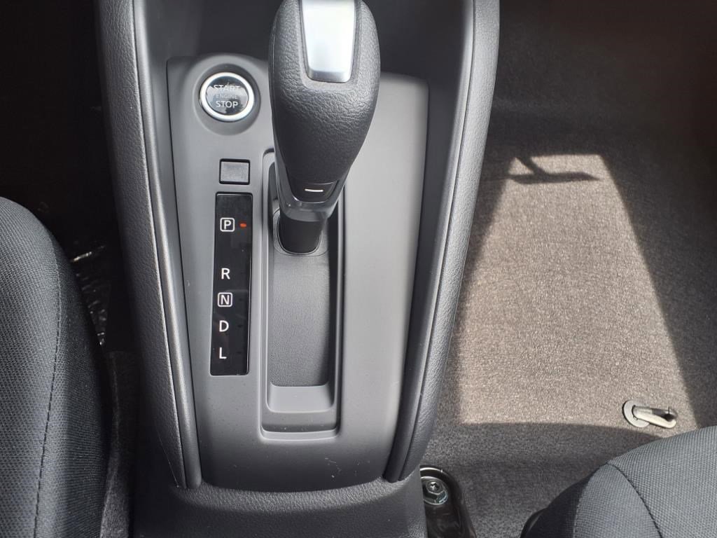 2025 Nissan Kicks Play S photo 18