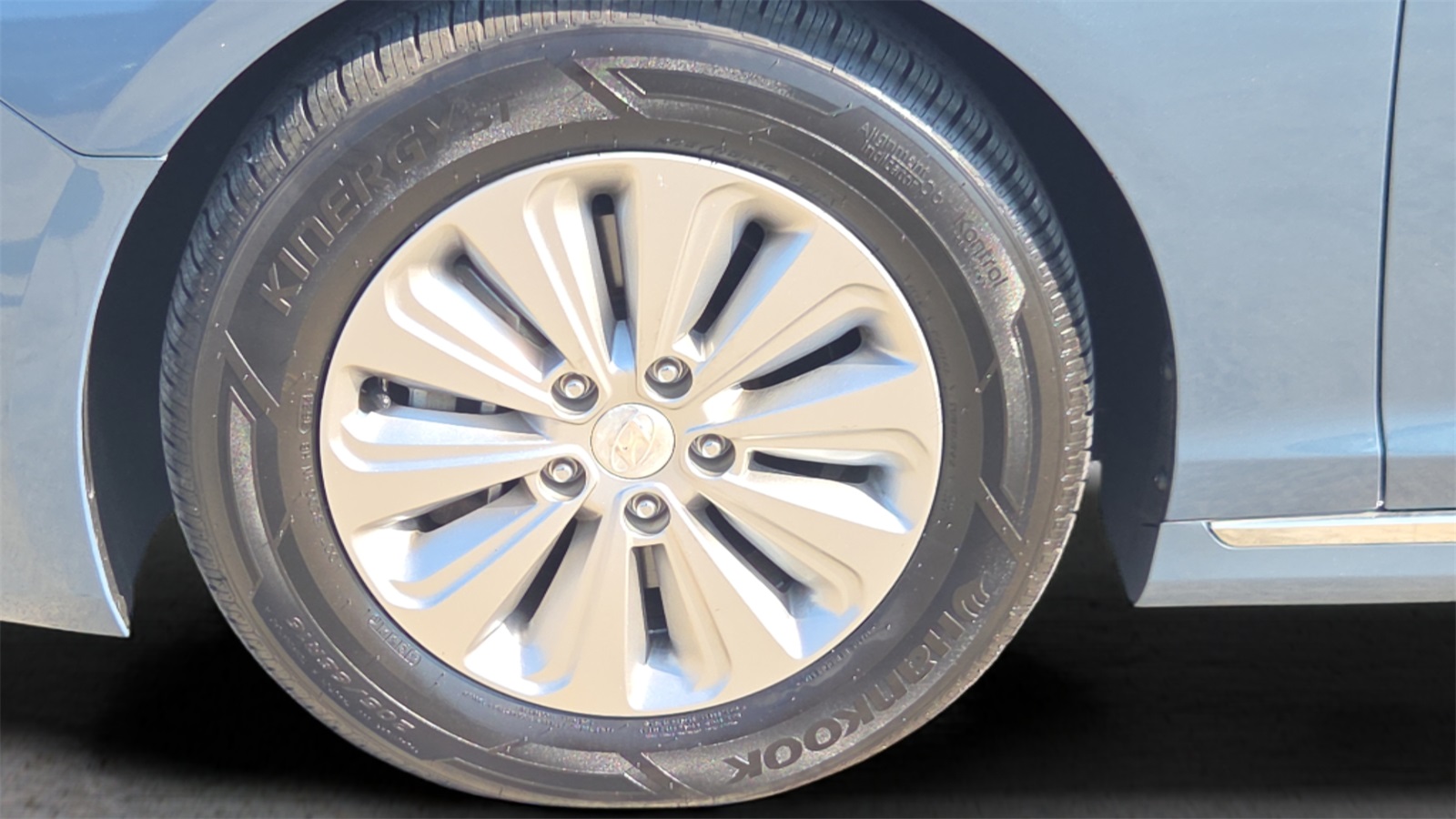 2016 Hyundai Sonata Hybrid SE photo 30