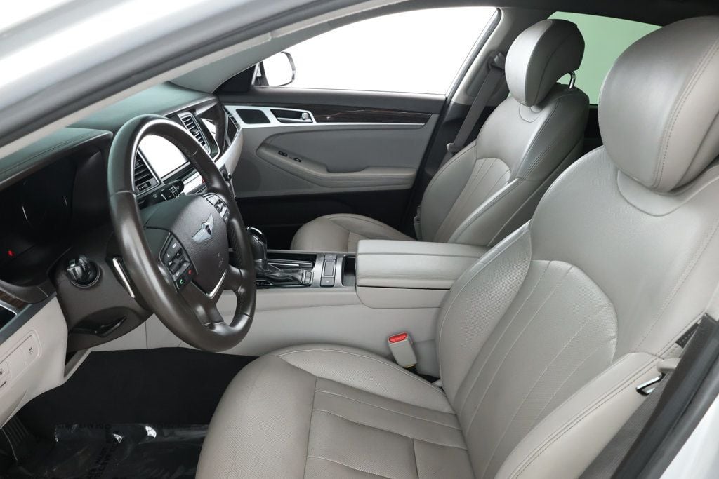 2016 Hyundai Genesis photo 17