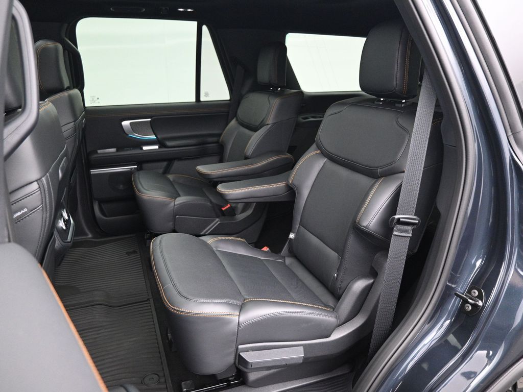 2025 Ford Expedition photo 17