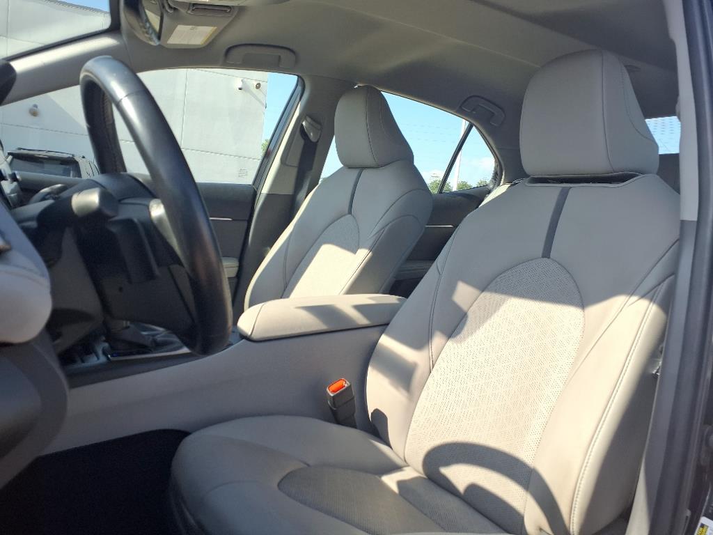 2021 Toyota Camry Hybrid XSE photo 6