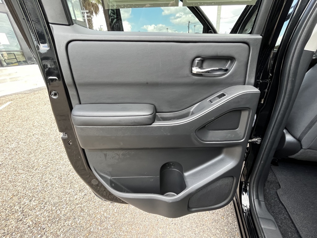 2025 Nissan Frontier SV photo 11