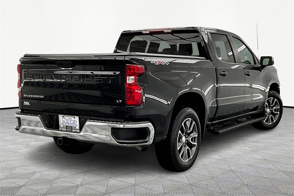 2022 Chevrolet Silverado 1500 LT photo 2
