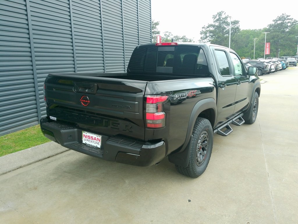 2025 Nissan Frontier Crew Cab PRO-4X photo 3