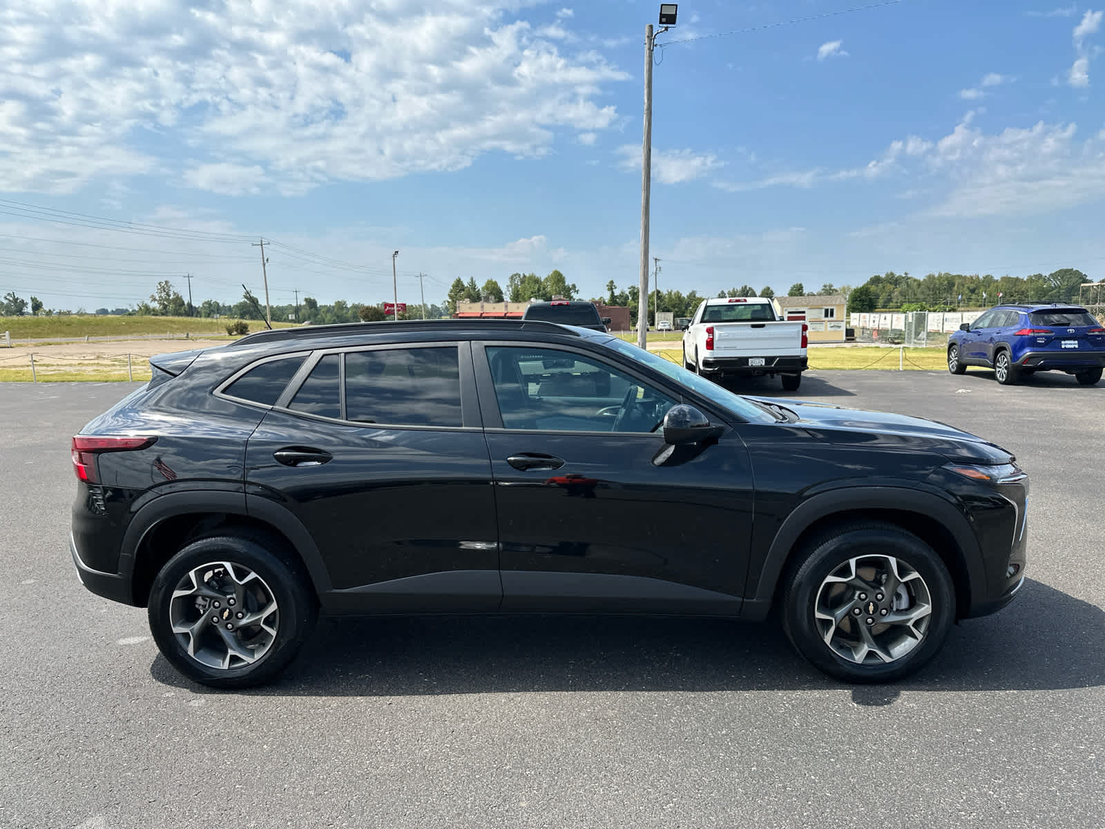 2024 Chevrolet Trax LT photo 2